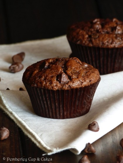 Chocolate Chocolate Chip Muffins {Muffins de Chocolate con Pepitas de Chocolate}