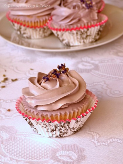 Lavender Cupcake with Swiss Meringue Buttercream {Cupcakes de Lavanda}