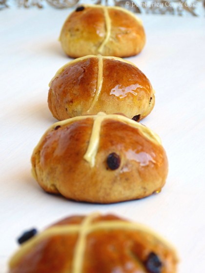 Hot Cross Buns {Panecillos de Pascua}