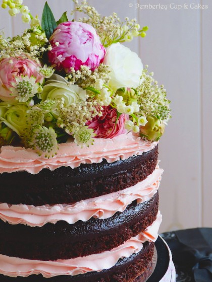 Tarta de Chocolate con Cobertura de Agua de Rosas