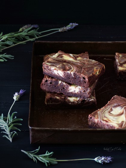 Cheesecake-marbled Brownies