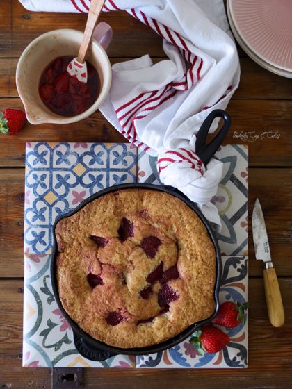 Roasted Strawberry Cake (Bizcocho de fresas asadas)